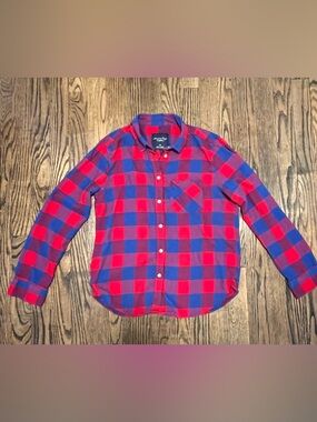 American Eagle Outfitters Red and Blue Plaid Button-Down Shirt